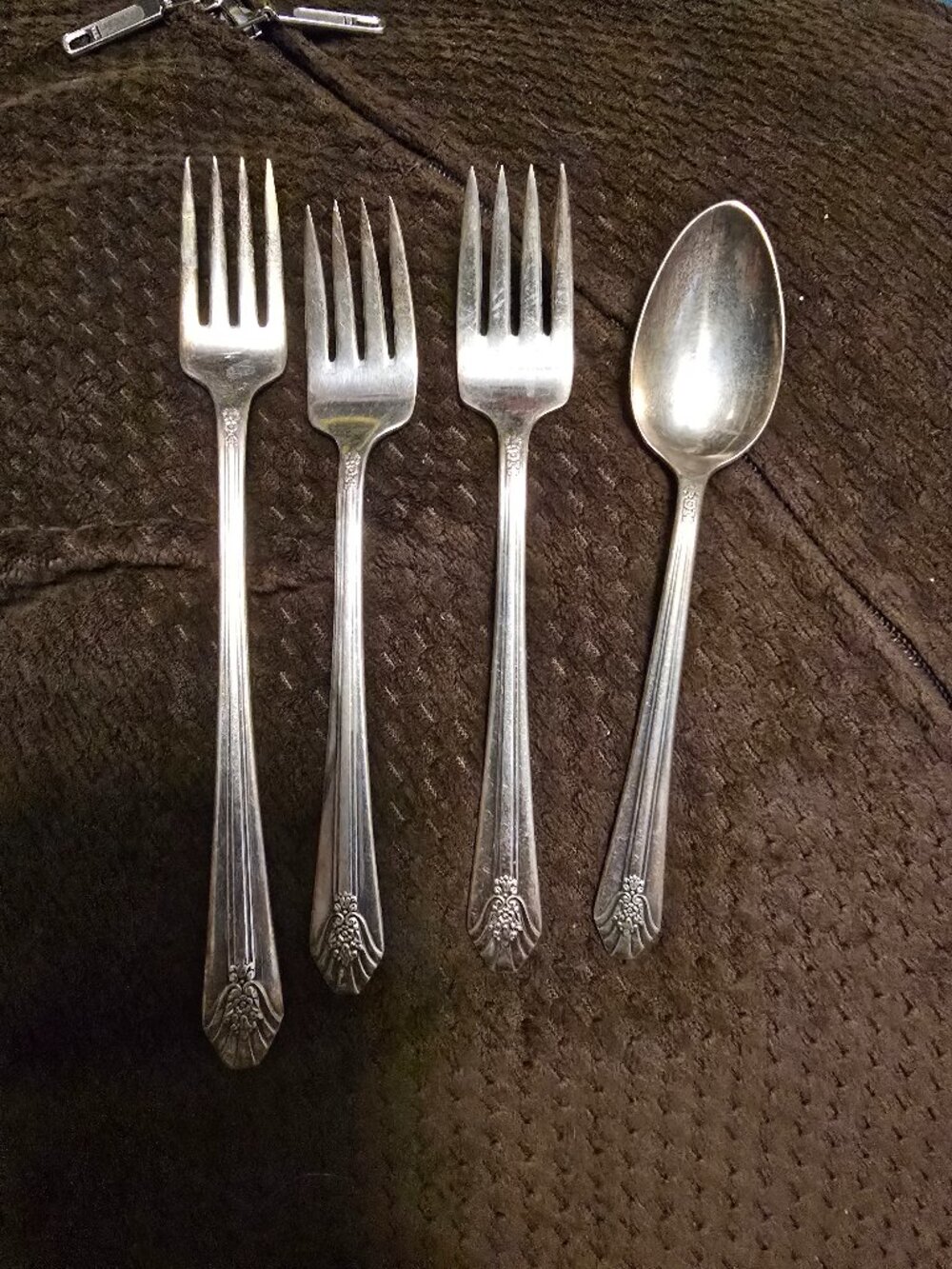 Wm Rogers 4pc Imperial Pattern Silverplate Flatware Vintage
